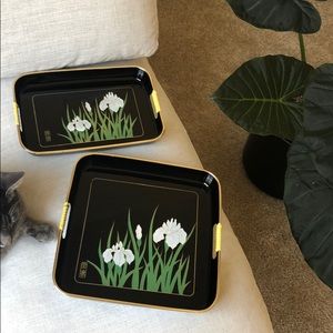 Beautiful vintage trays set of 2